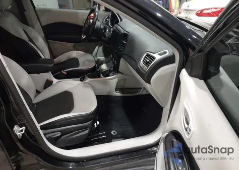 2018 Jeep Compass Latitude 4X4 from USA, damaged, VIN 3C4NJDBB7JT373243